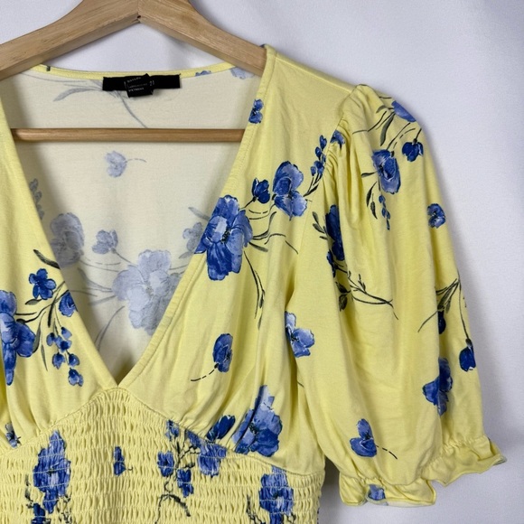 Forever 21 Yellow & Blue Floral Smocked Waist Crop Short Sleeve S - Picture 3 of 3